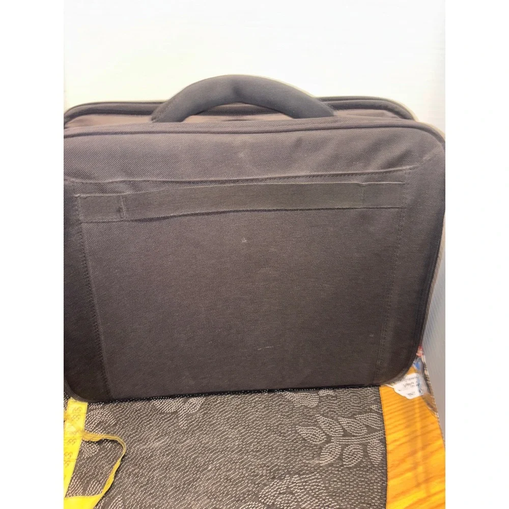 Targus Black Nylon Laptop Briefcase Business Messenger Bag AC0063